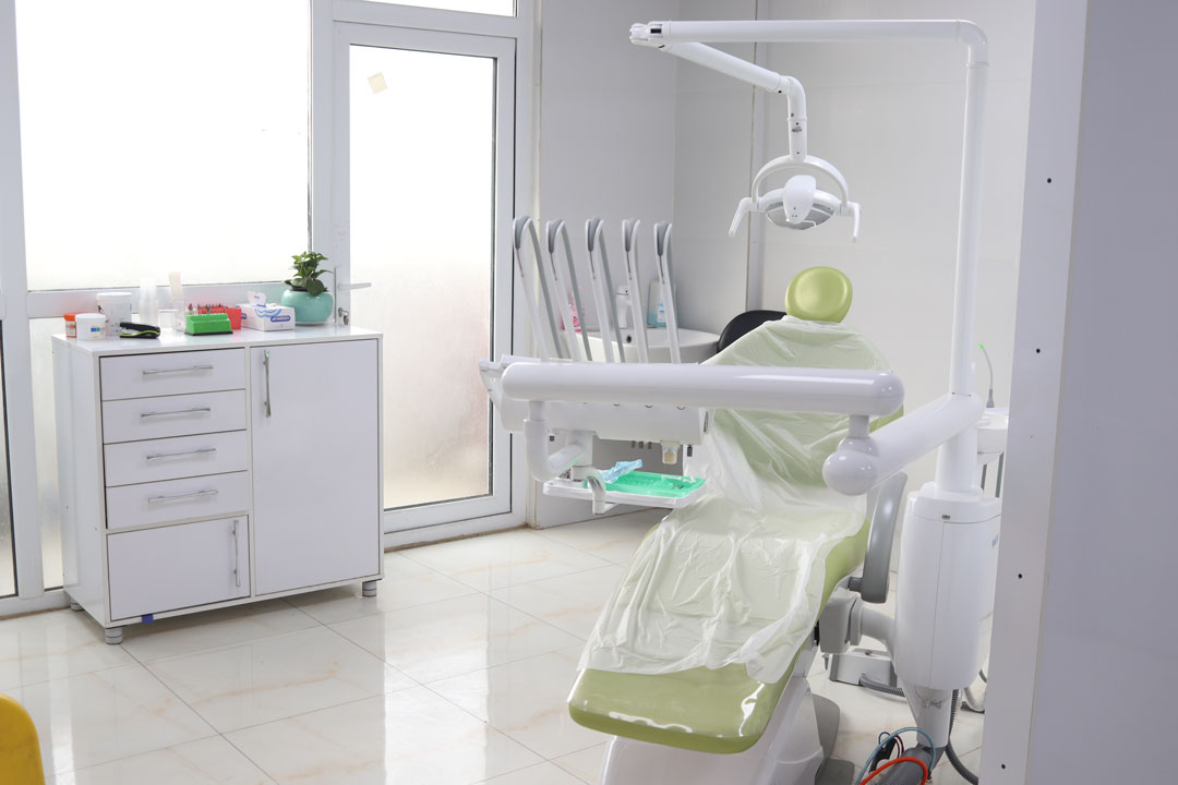 کلینیک دندانپزشکی نیکان Nikan Dental Clinic اهواز دندانپزشکی  ایمپلنت تخصصی قسطی دندانپزشکی جراحی لثه جرم گیری ایمپلنت ترمیم ارتودنسی