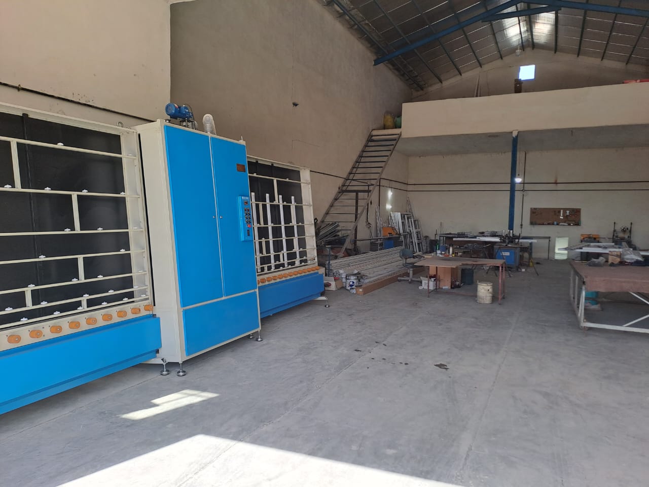 گروه صنعتی هوم پن آلومینیومی نرمال , نمای سرامیک خشک , جلوزبانه درب upvc , برند طرح رتو المان , یراق الات